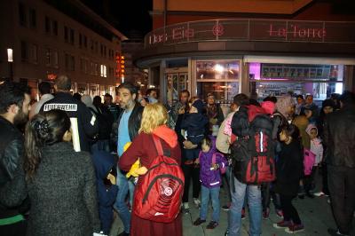 Am Abend kamen etwa 200 Fluechtlinge in Esslingen an